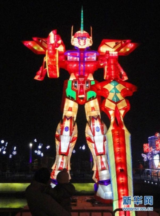 Illustration for article titled Behold the Largest Robot Lantern in the World (Apparently!)